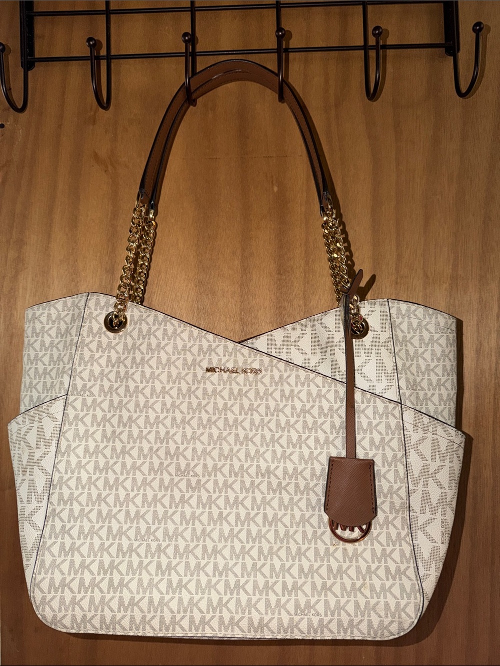 Michael Kors Jet Set Large Logo Chain Shoulder Tote Bag in vanilla